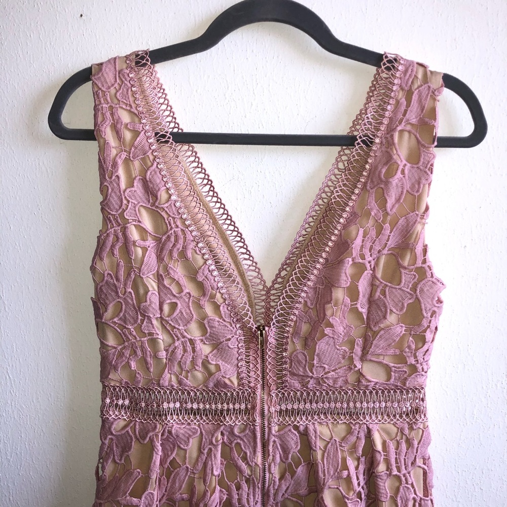Romeo & Juliet Couture Double-V Lace Midi Dress - Picture 10 of 13